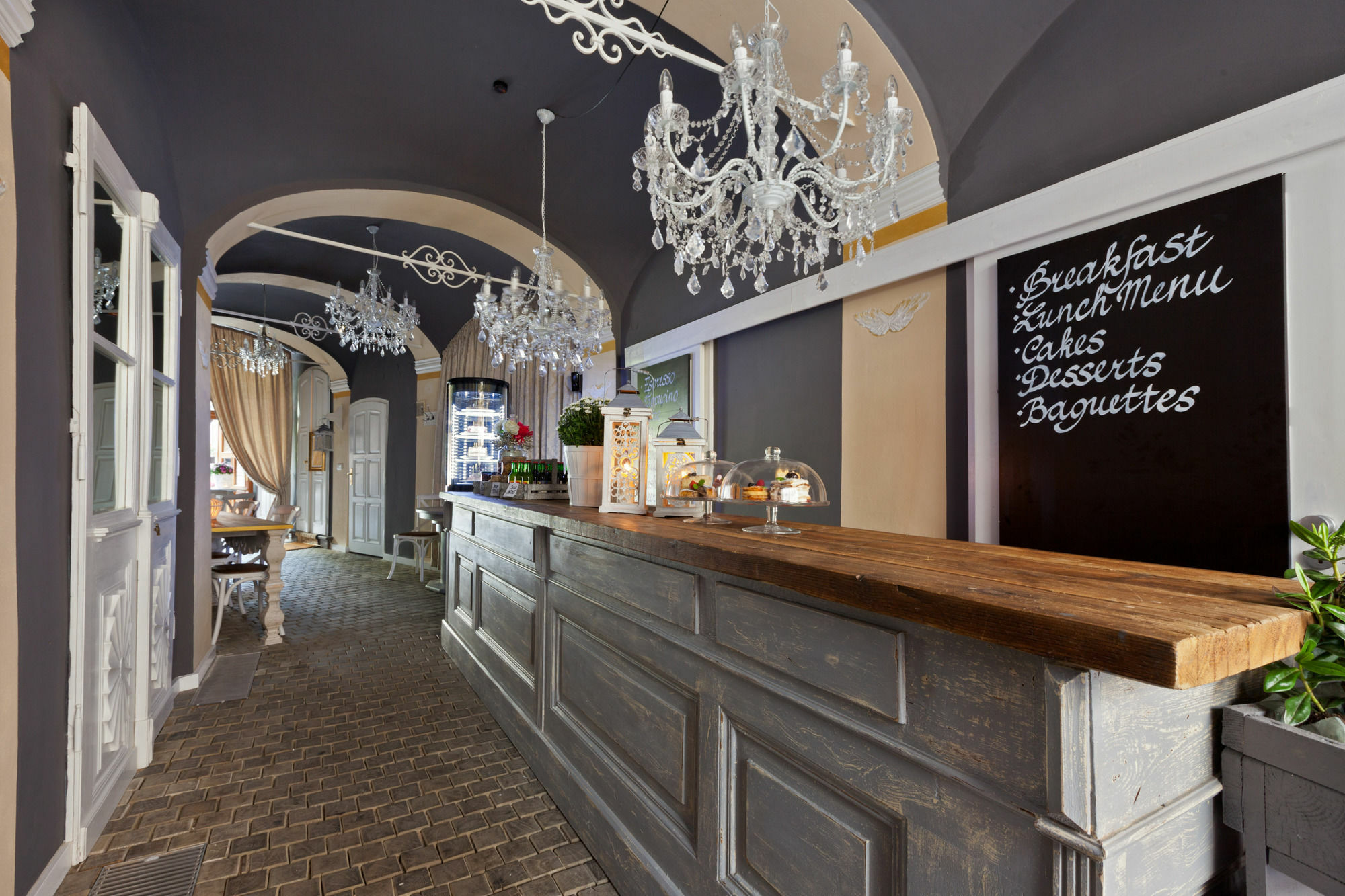 Aparthotel Cathedral 4*