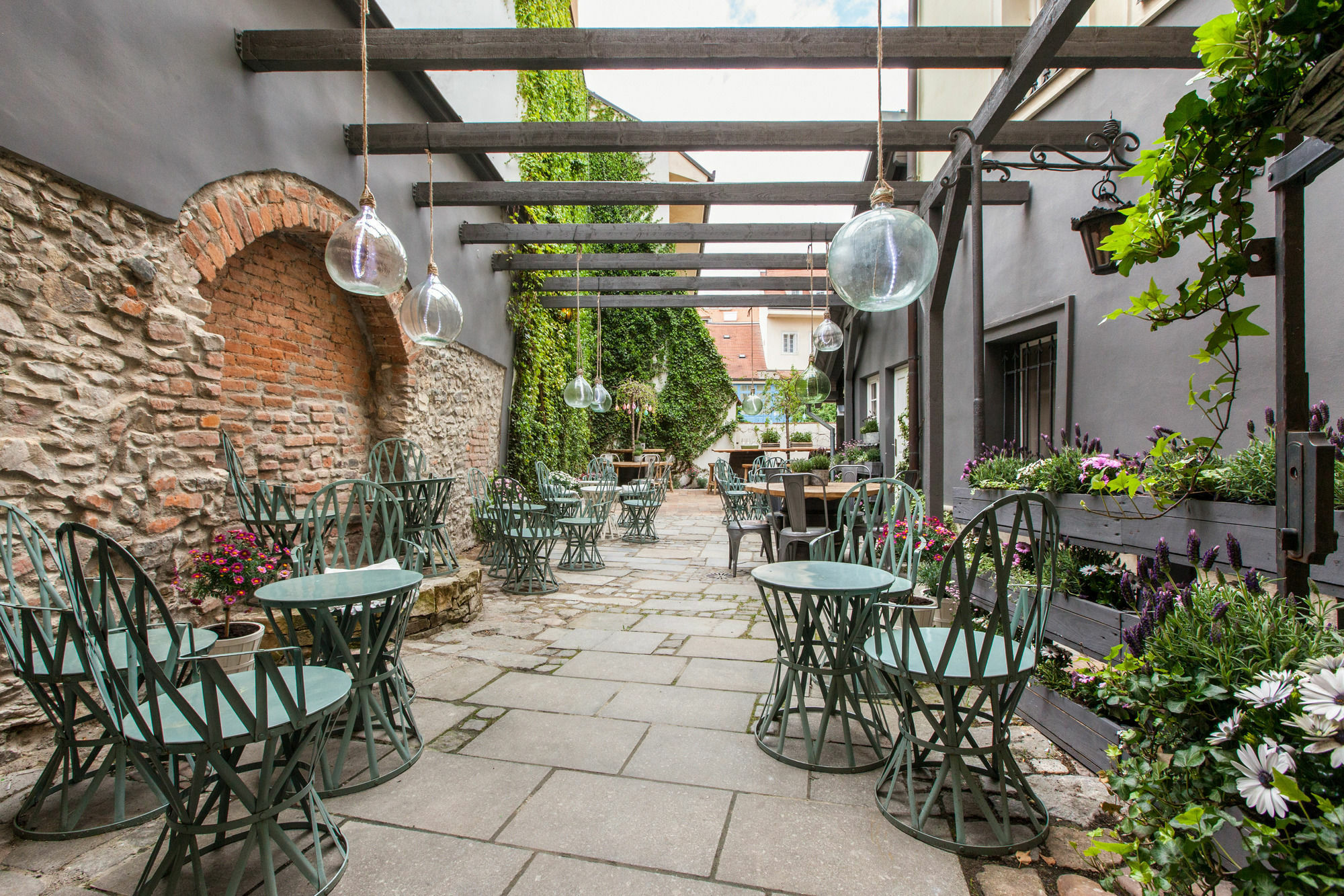 Cathedral Aparthotel 4*