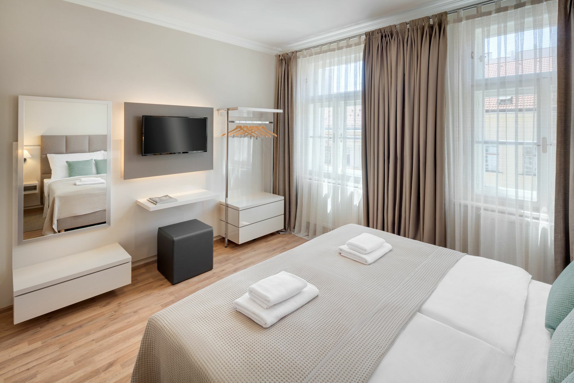 Louren Prague