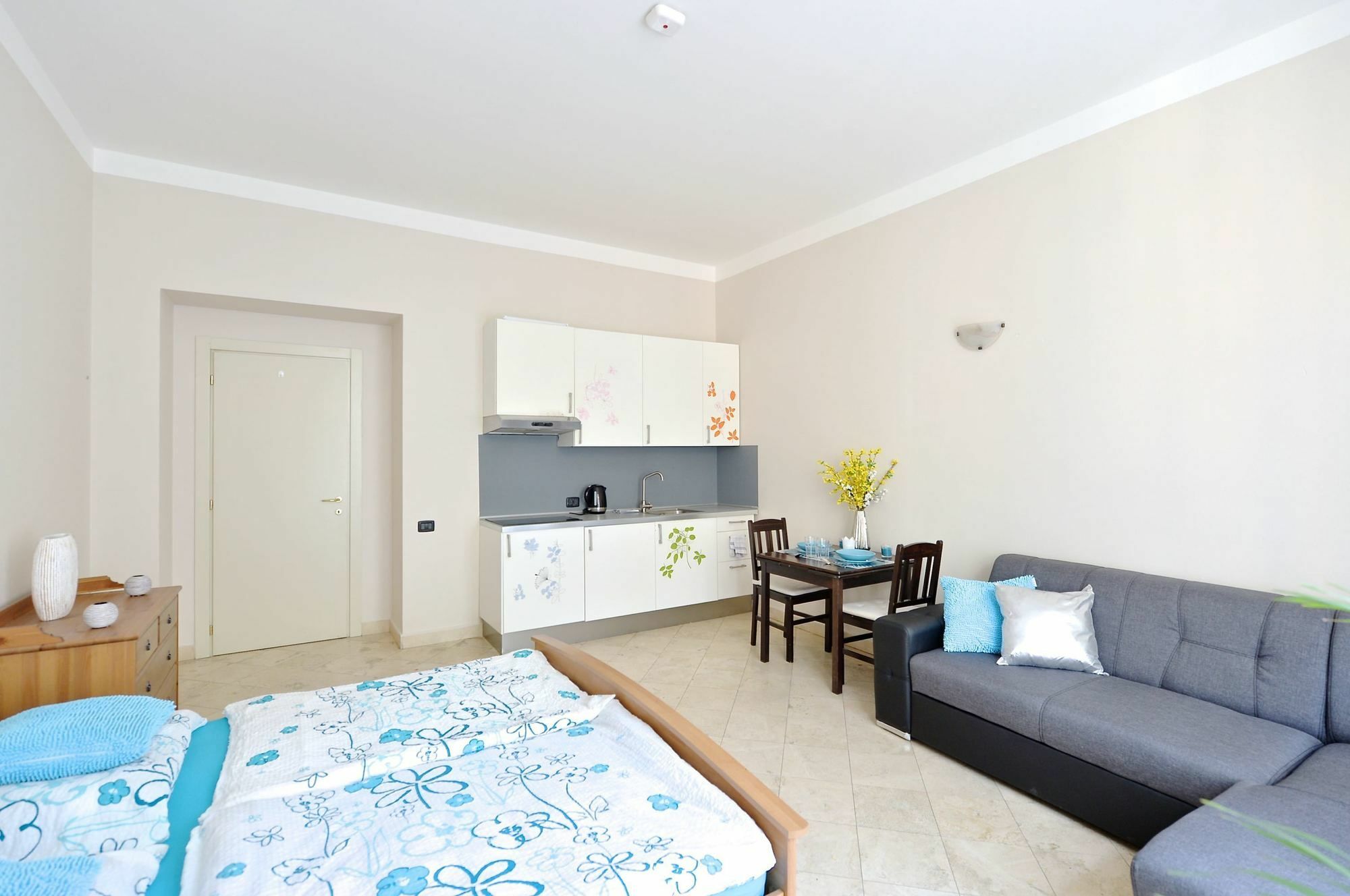 Apart Otel Legerova 33 3*