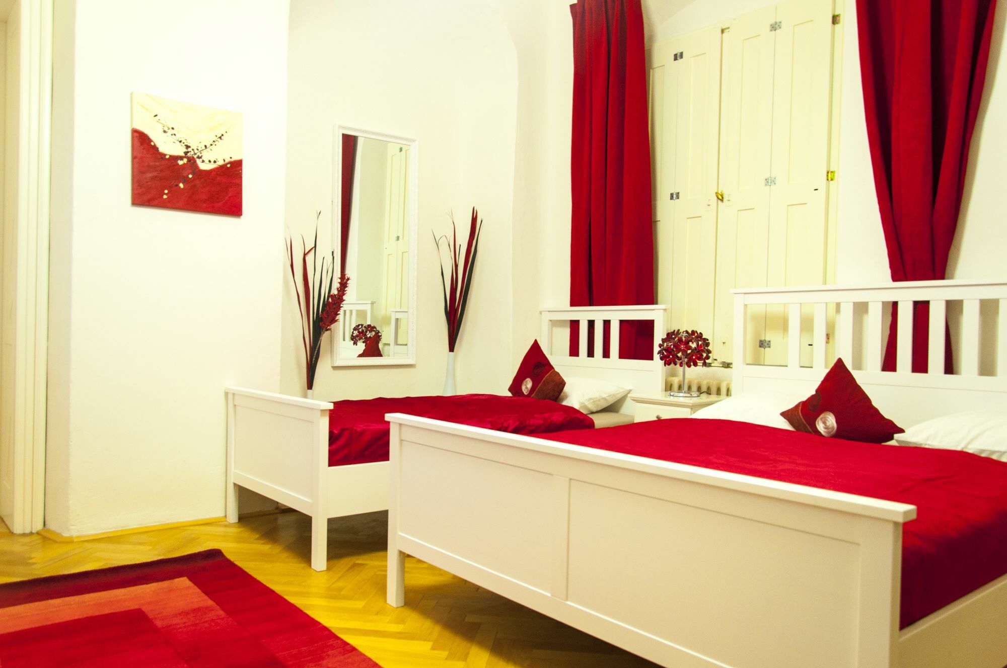 Apartment Cherry Charm