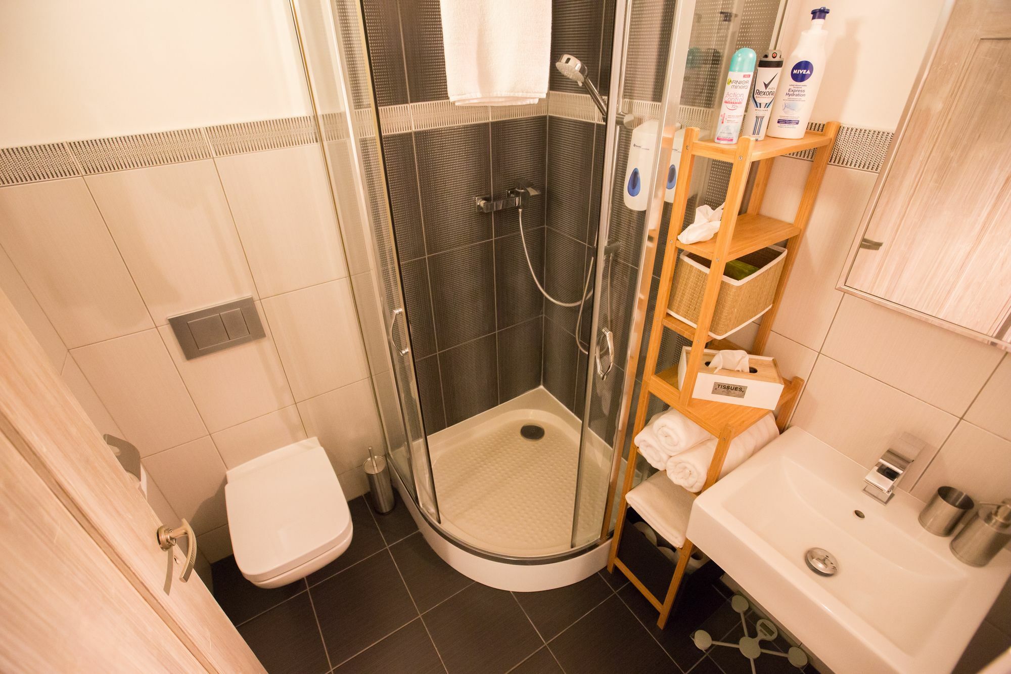 Gigantic Boho Chic 3 Bedroom 3 Bathroom Loft With Hanging Chair Appartement Prague
