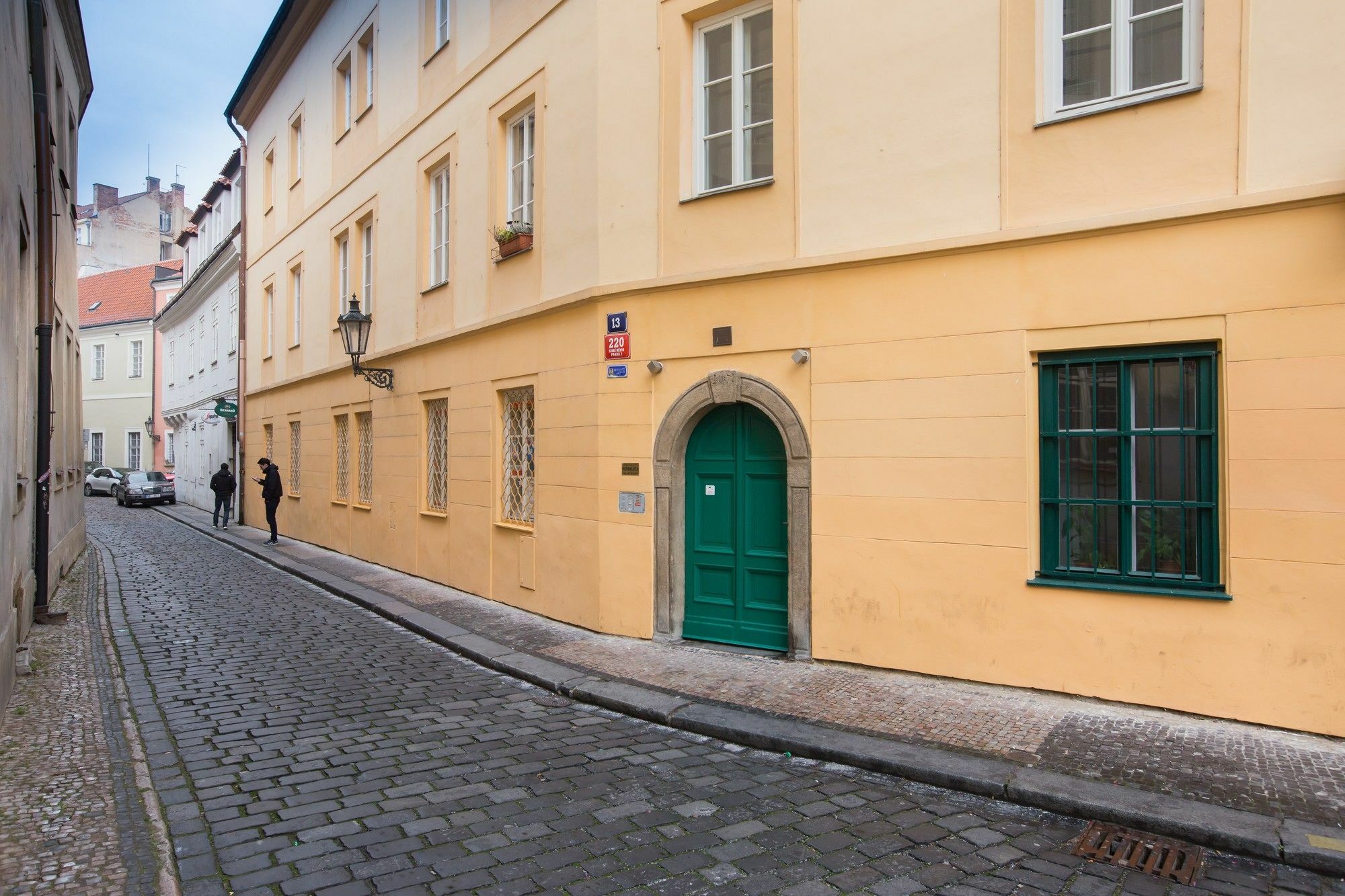 Gigantic Boho Chic 3 Bedroom 3 Bathroom Loft With Hanging Chair Appartement Prague