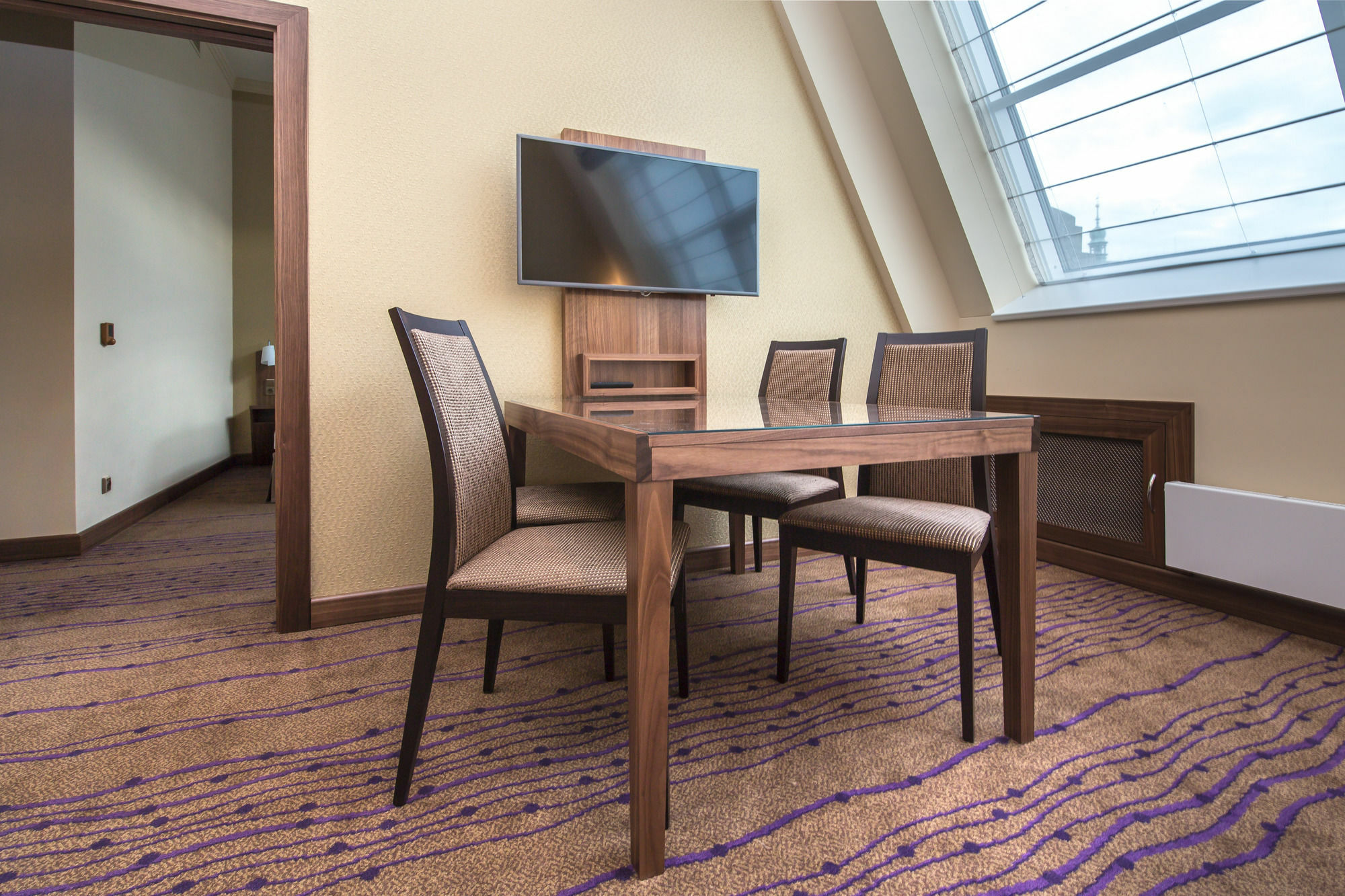 Merchant's Crown Hotel 4*