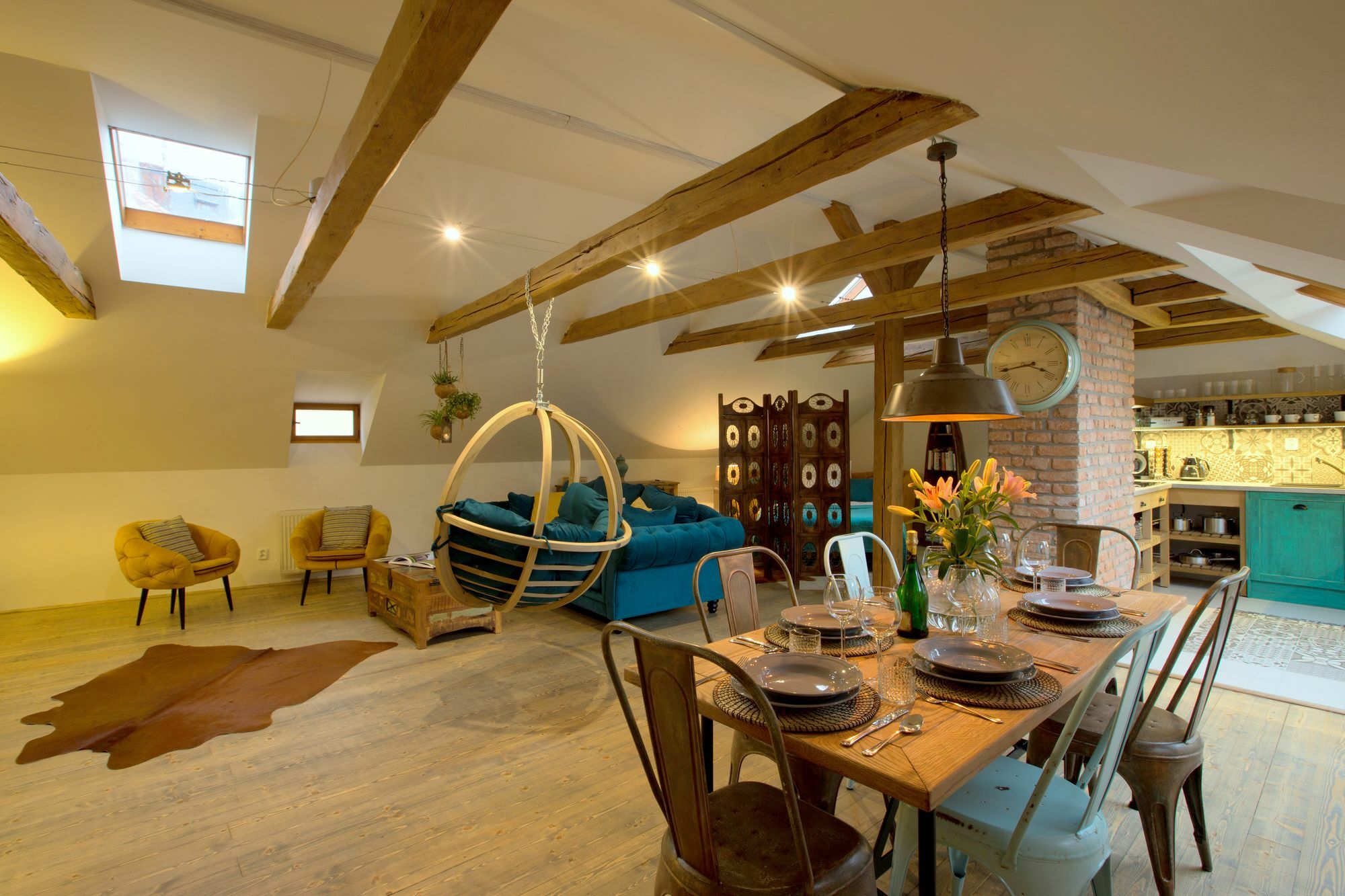 Gigantic Boho Chic 3 Bedroom 3 Bathroom Loft With Hanging Chair Appartement Prague