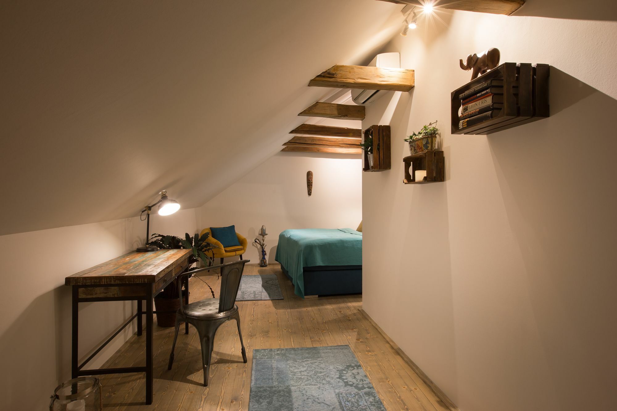 Gigantic Boho Chic 3 Bedroom 3 Bathroom Loft With Hanging Chair Appartement