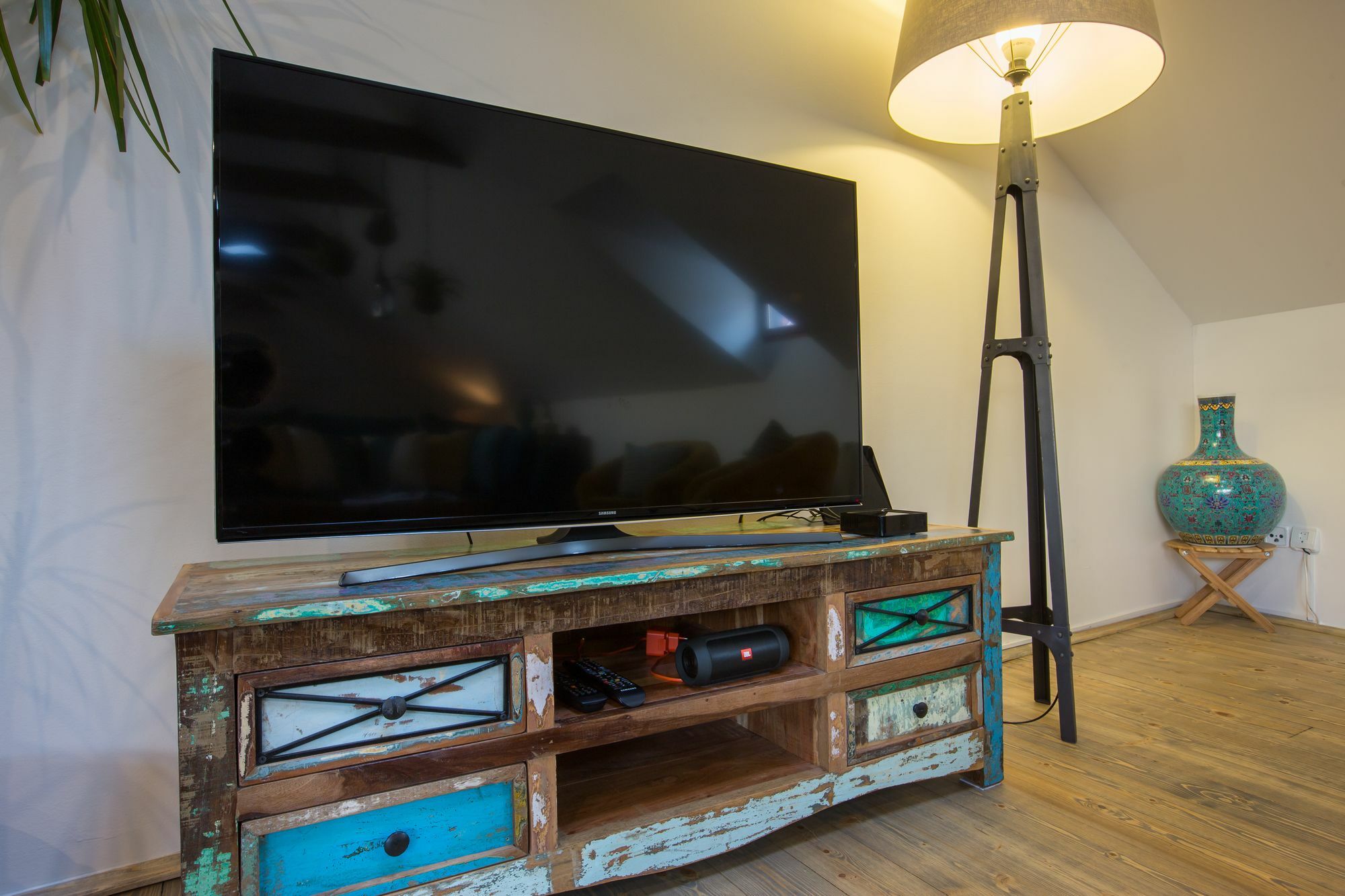 Gigantic Boho Chic 3 Bedroom 3 Bathroom Loft With Hanging Chair Appartement Prague