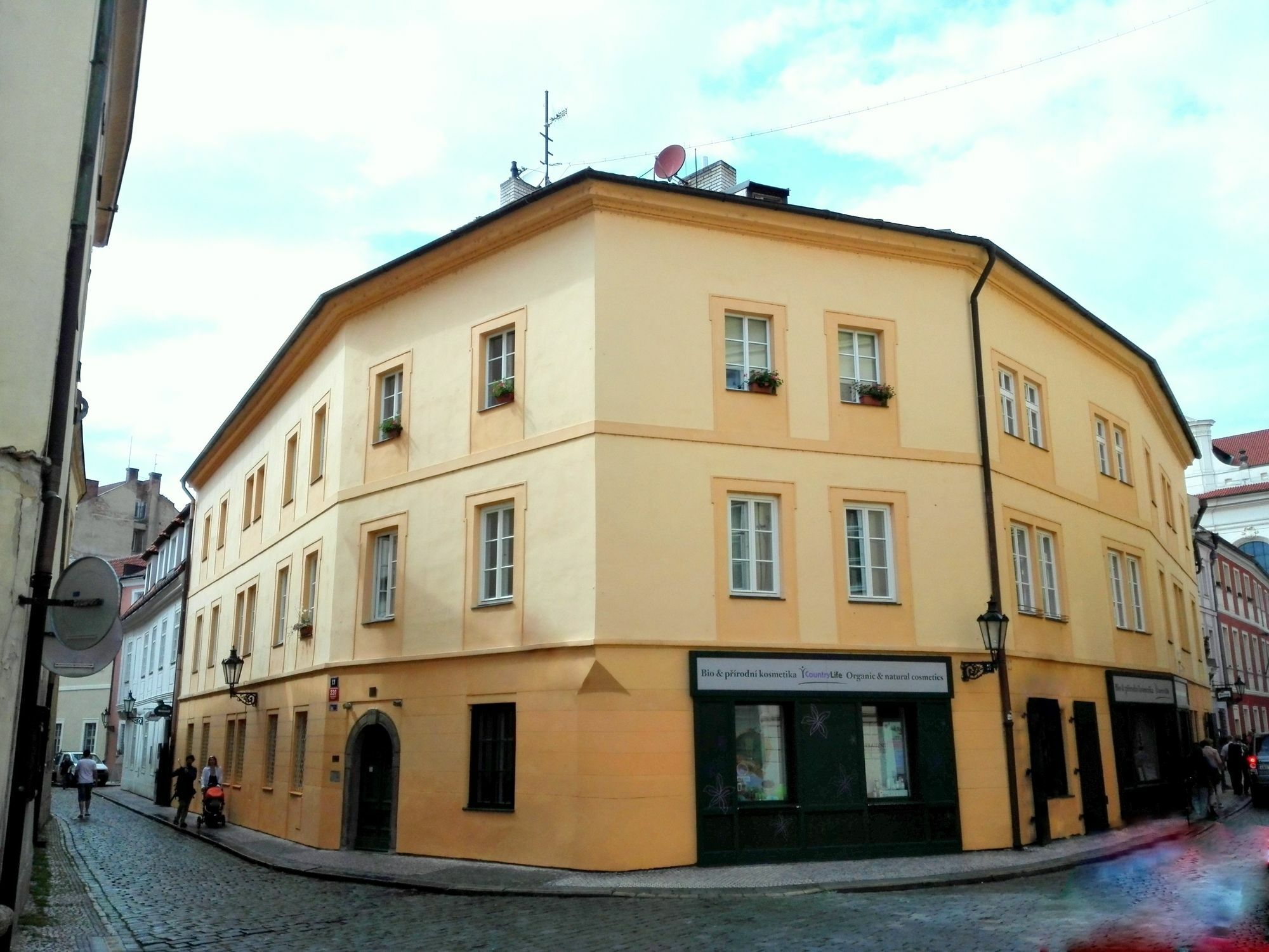 Gigantic Boho Chic 3 Bedroom 3 Bathroom Loft With Hanging Chair * Prague
