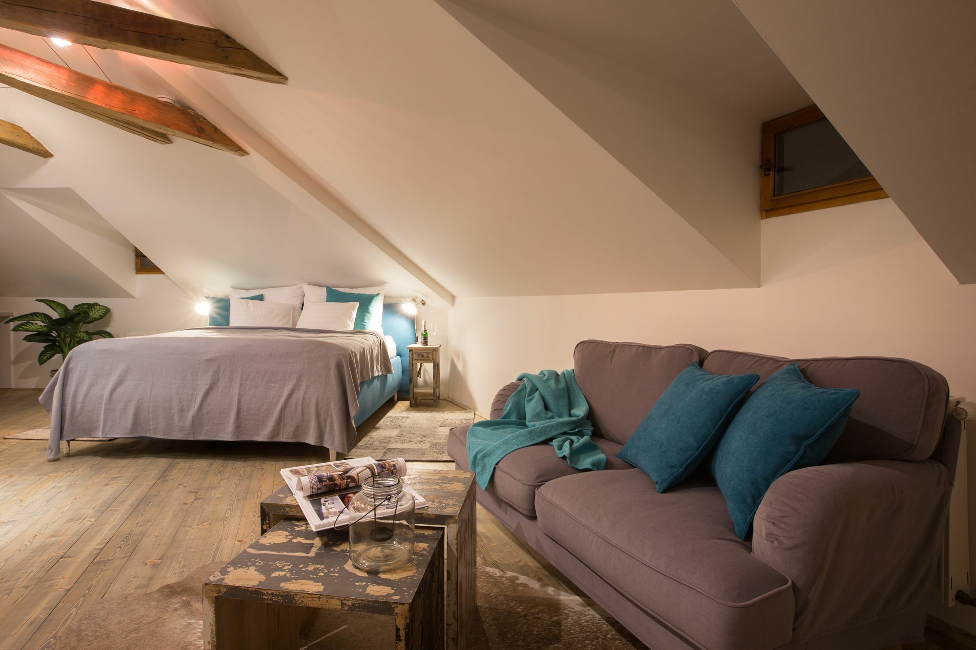 Gigantic Boho Chic 3 Bedroom 3 Bathroom Loft With Hanging Chair Appartement