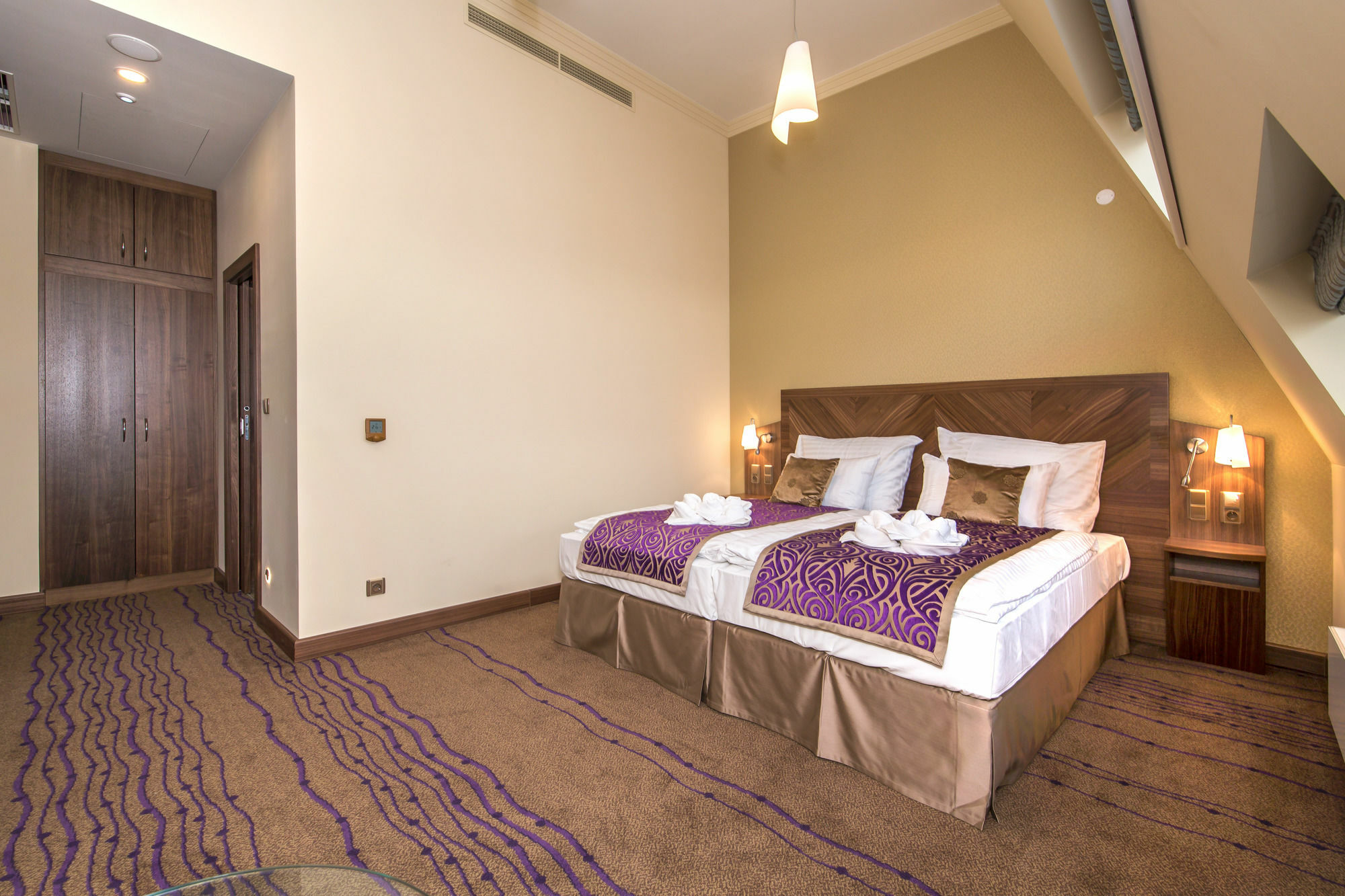 Hotel Merchant's Crown 4*