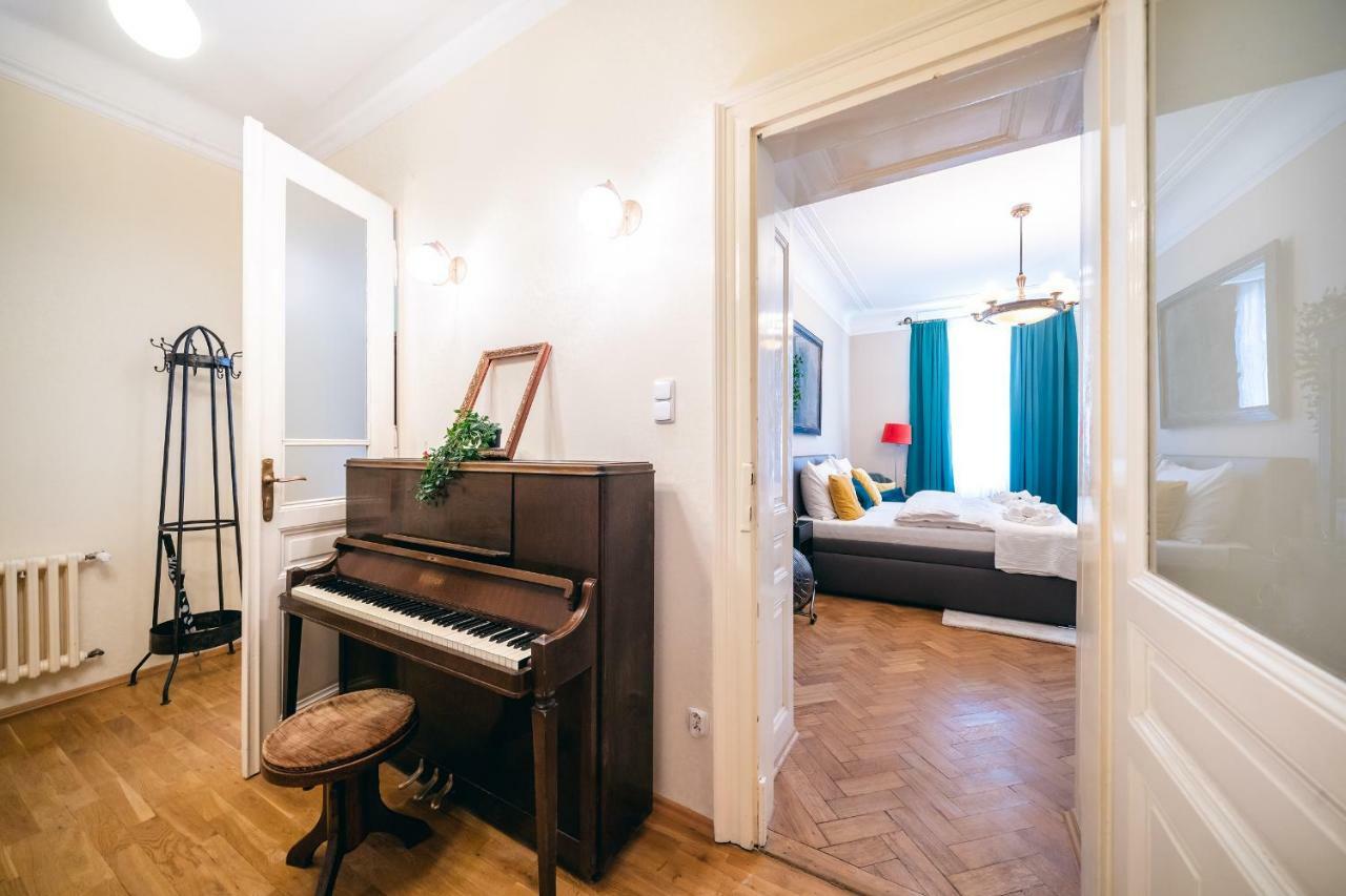Luxurious Kafka Family In Old Town Apartment Prague