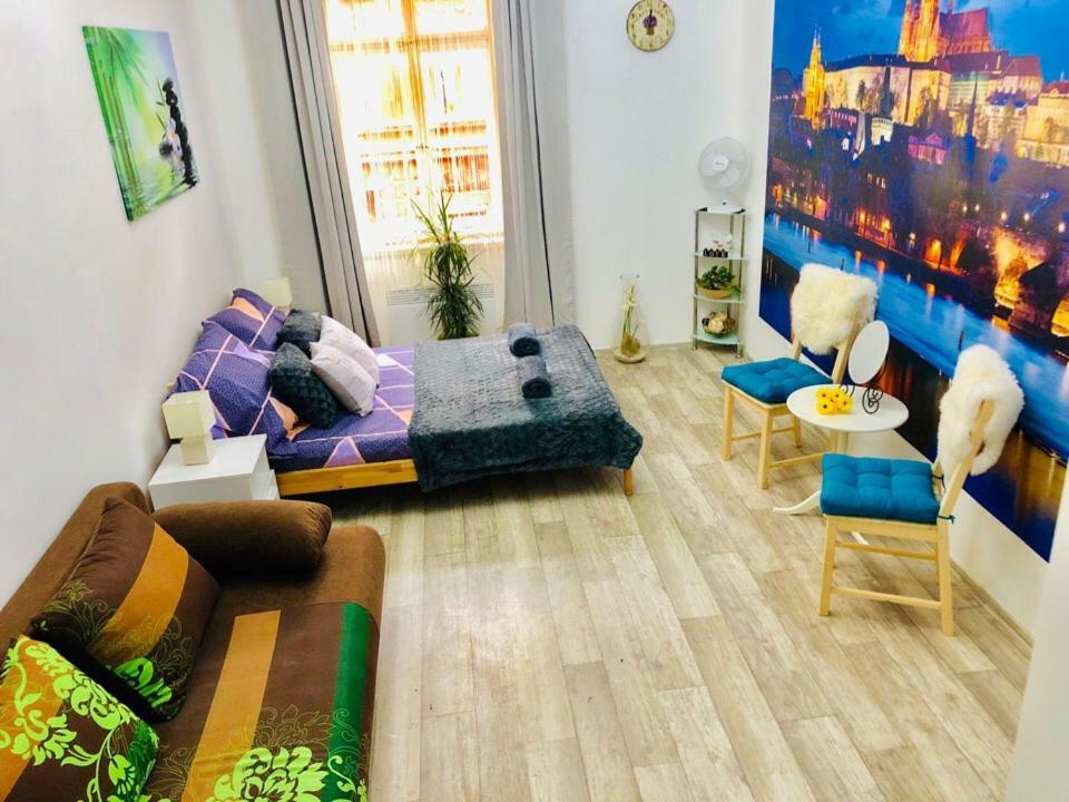 Private Apartment *