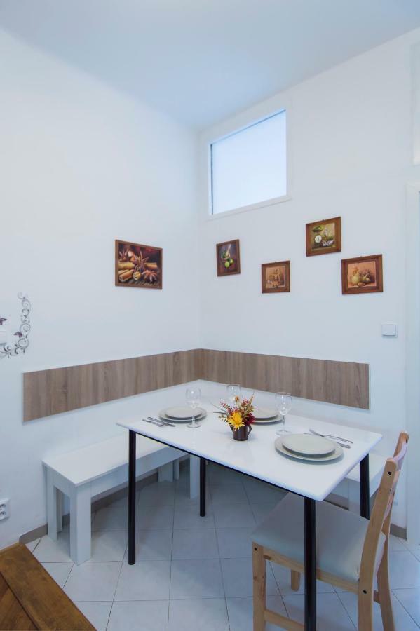 Modern Navratilova Ii Appartement *