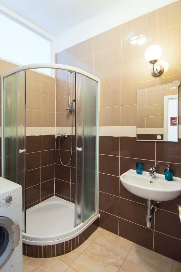Modern Navratilova Ii Appartement