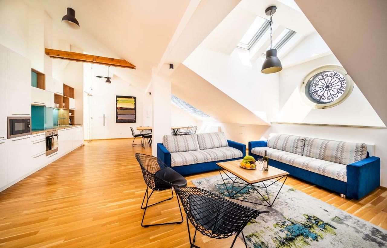 5br+3.5bt Wilson Apt. * Prague