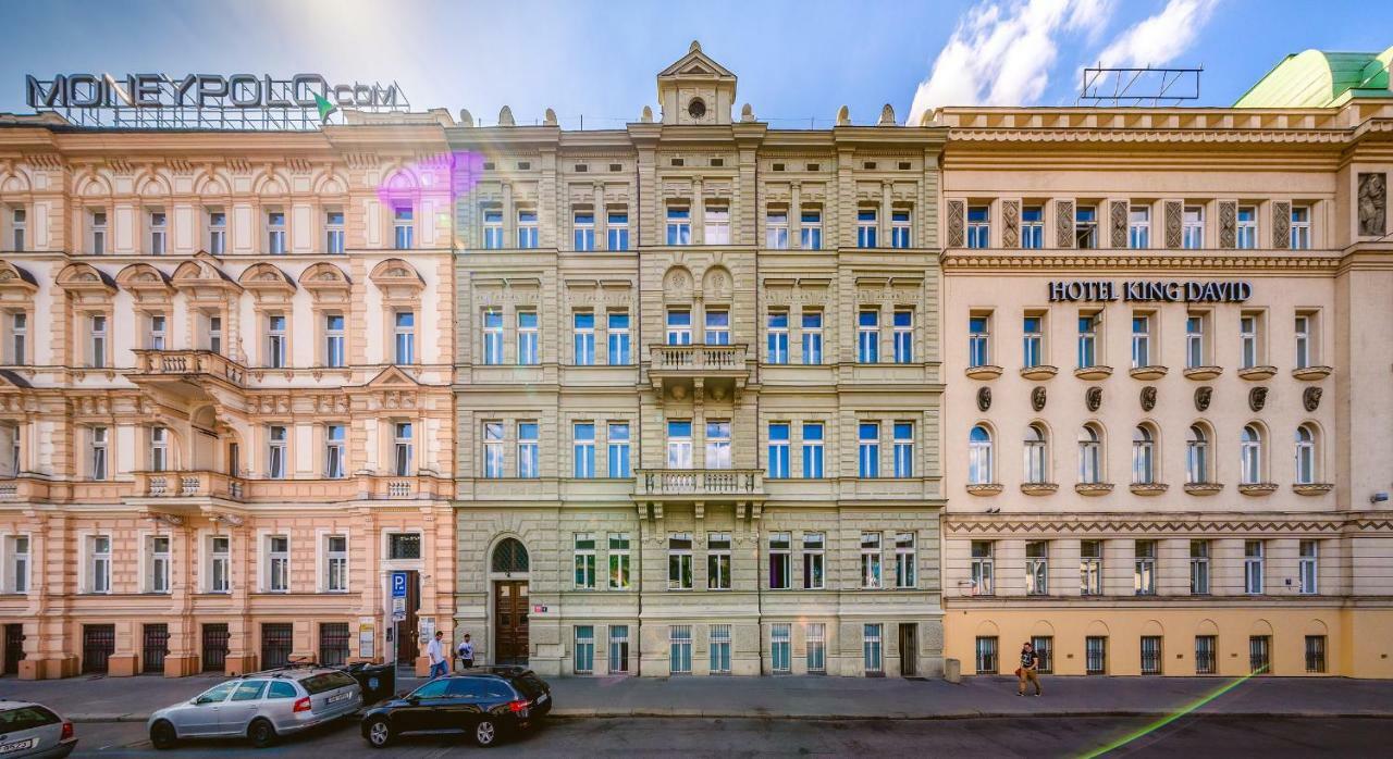 5br+3.5bt Wilson Apt. * Prague