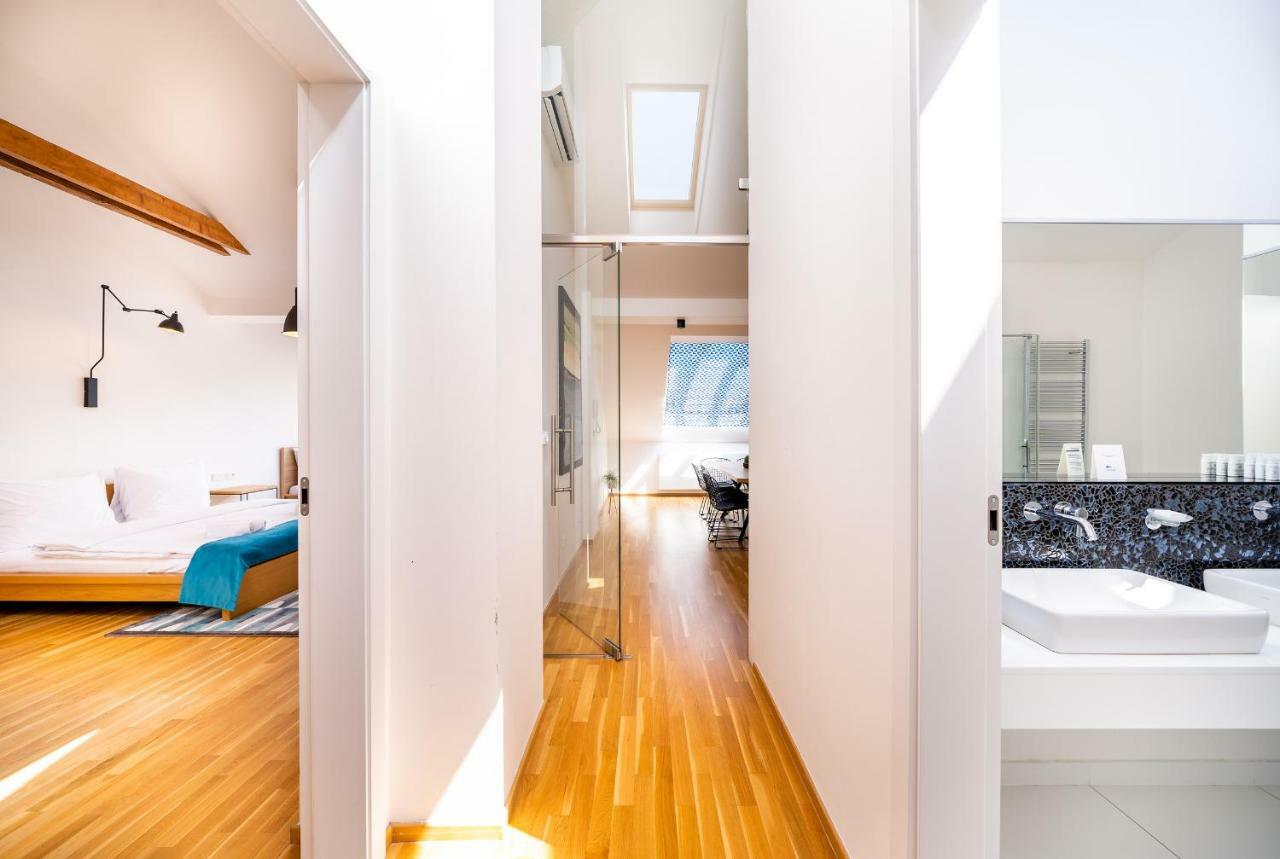 5br+3.5bt Wilson Apt. Apartment *