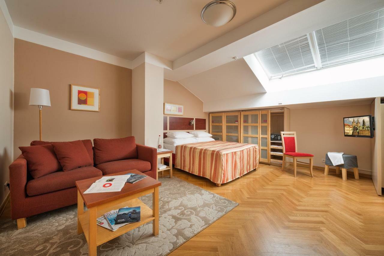 Hotel Ea Julis 4*