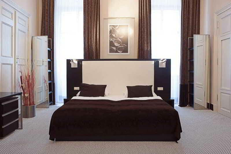 Aparthotel Old Town Square By Emblem Prague