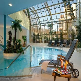 Golden Apartment