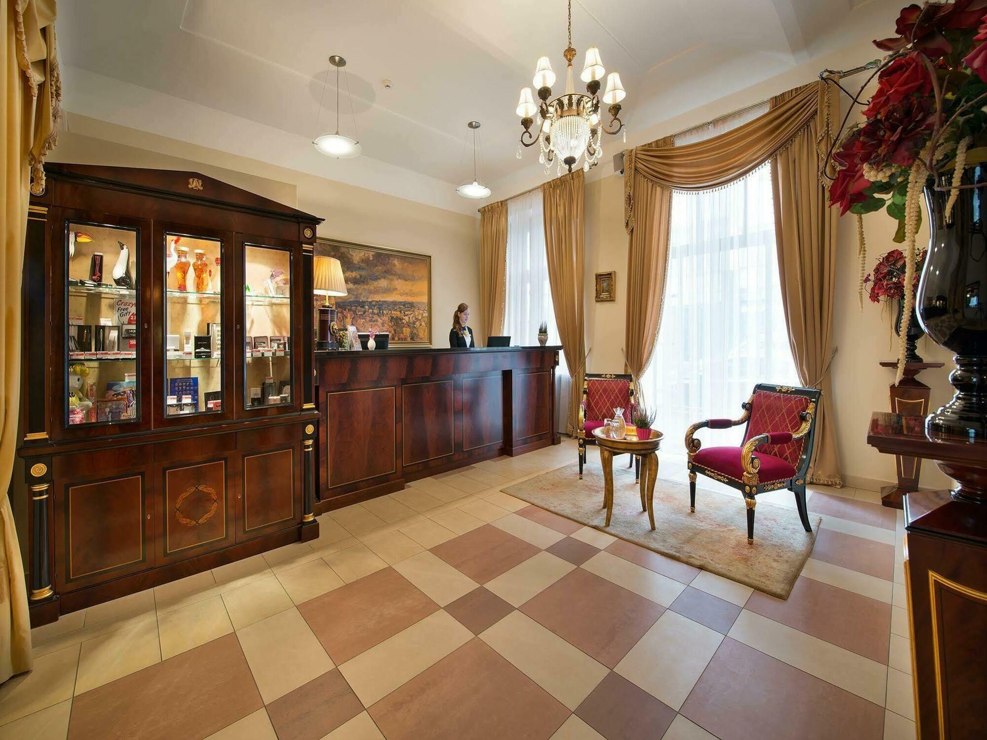 Ea Embassy Hotel