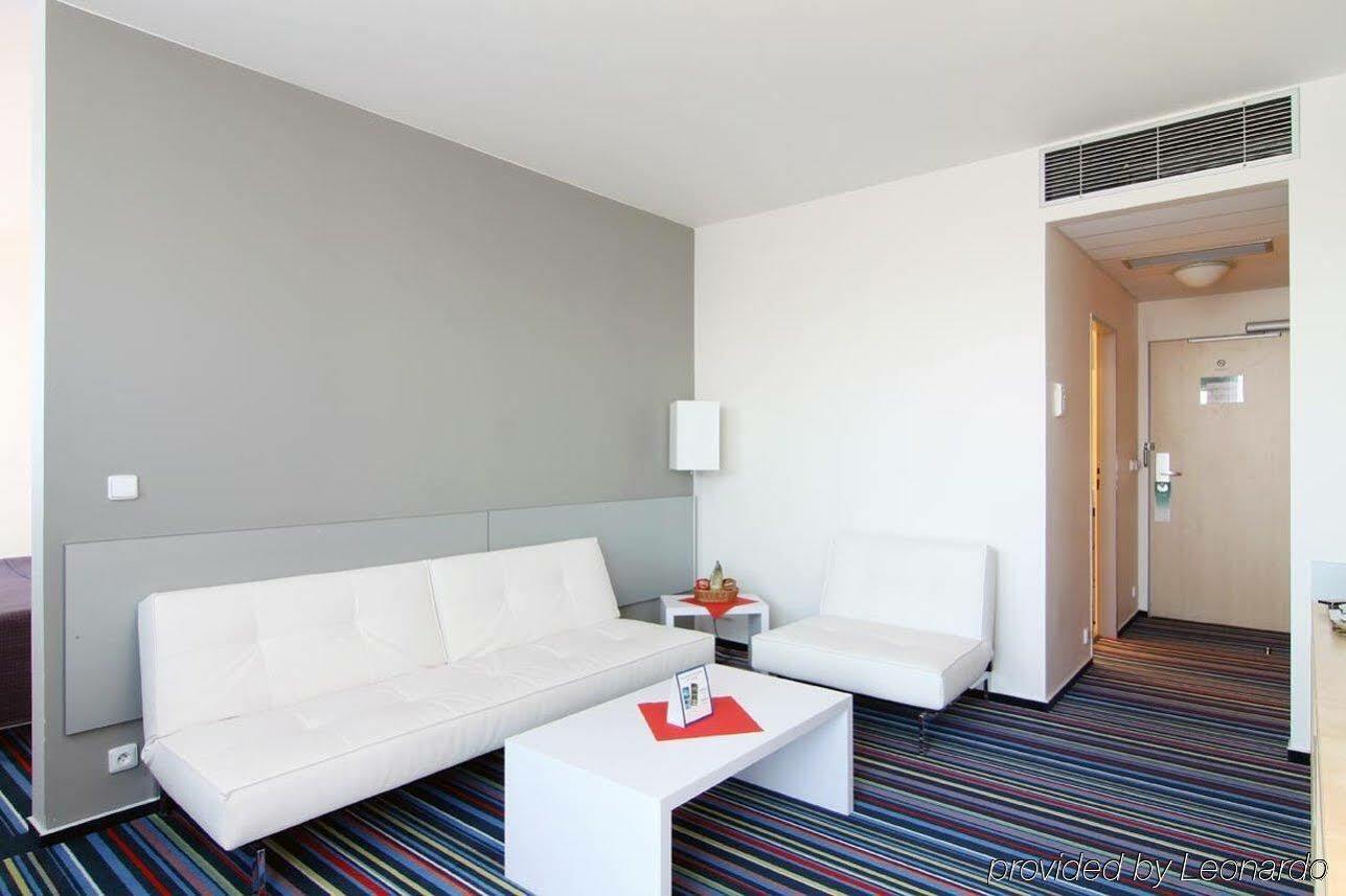 Airport By Ihg Otel 4*
