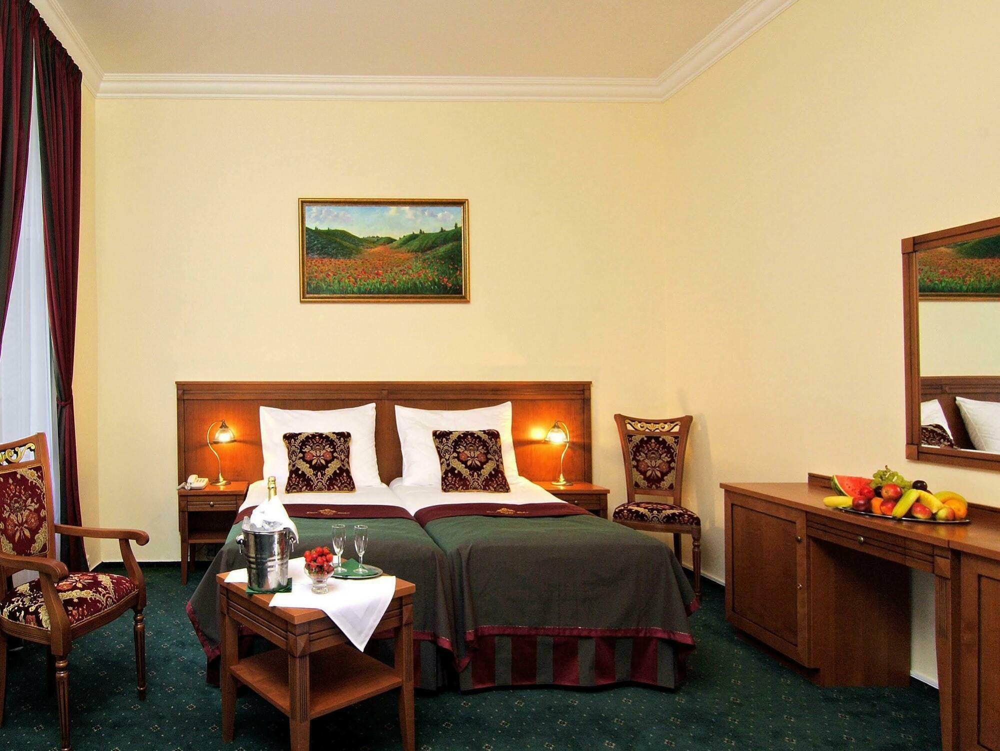 Garden Hotel