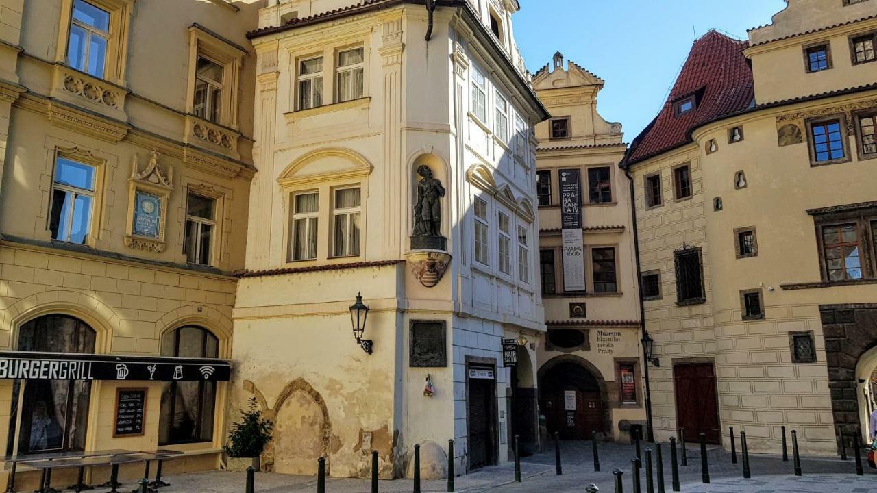 Tynska 7 * Prague