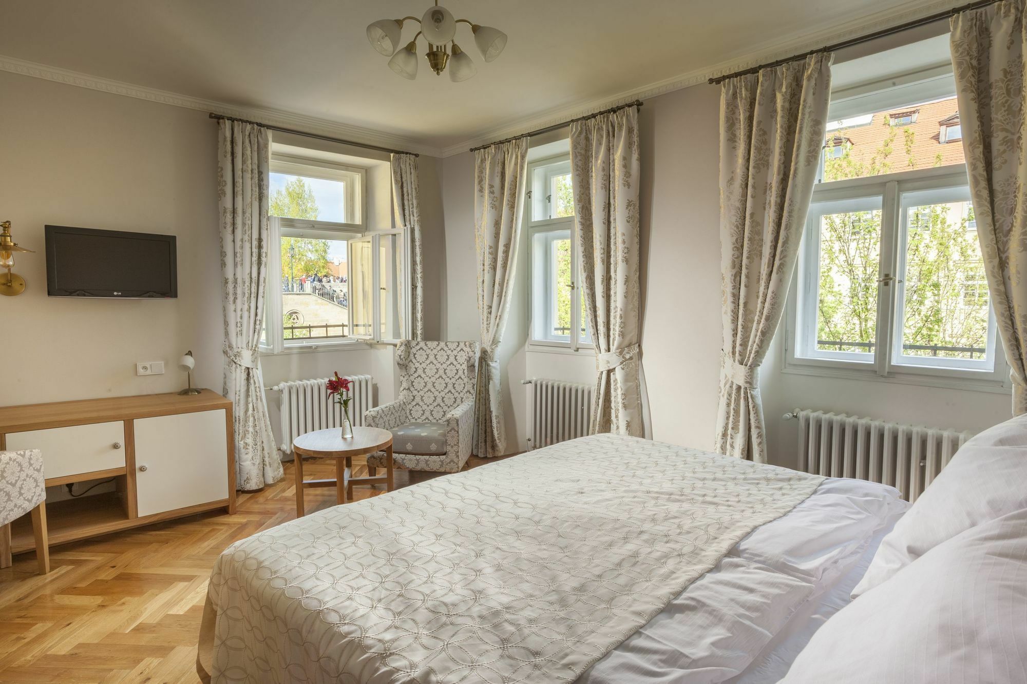 At The Golden Scissors 4* Prague