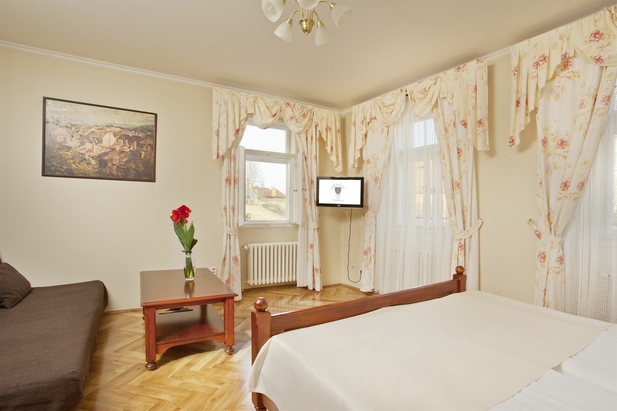 At The Golden Scissors Hotel 4*