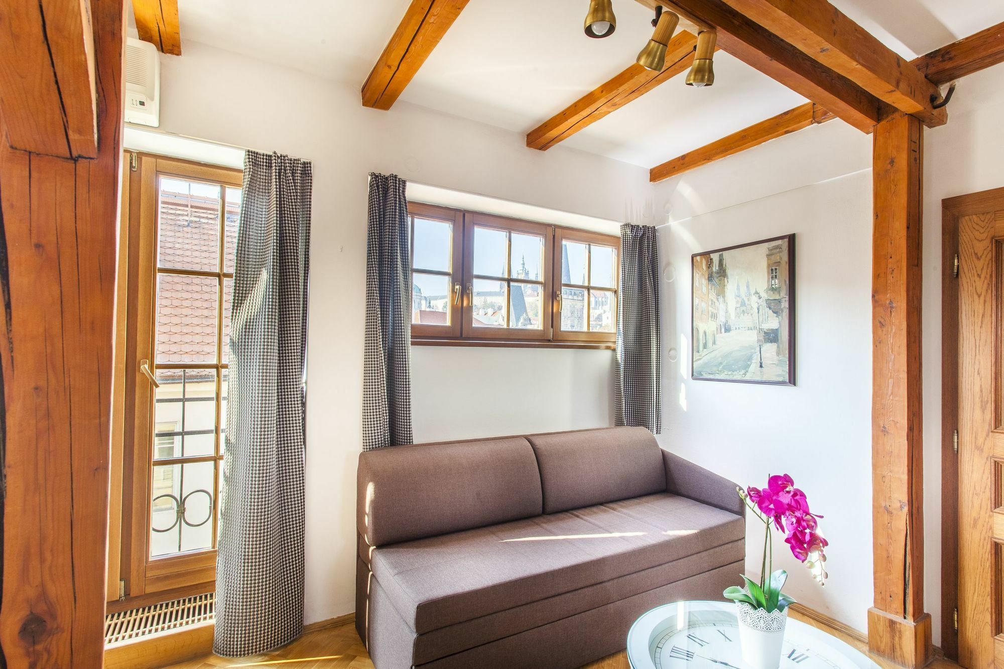 Hotel At The Golden Scissors