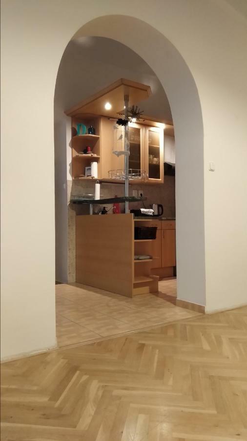 Ruzova Spot