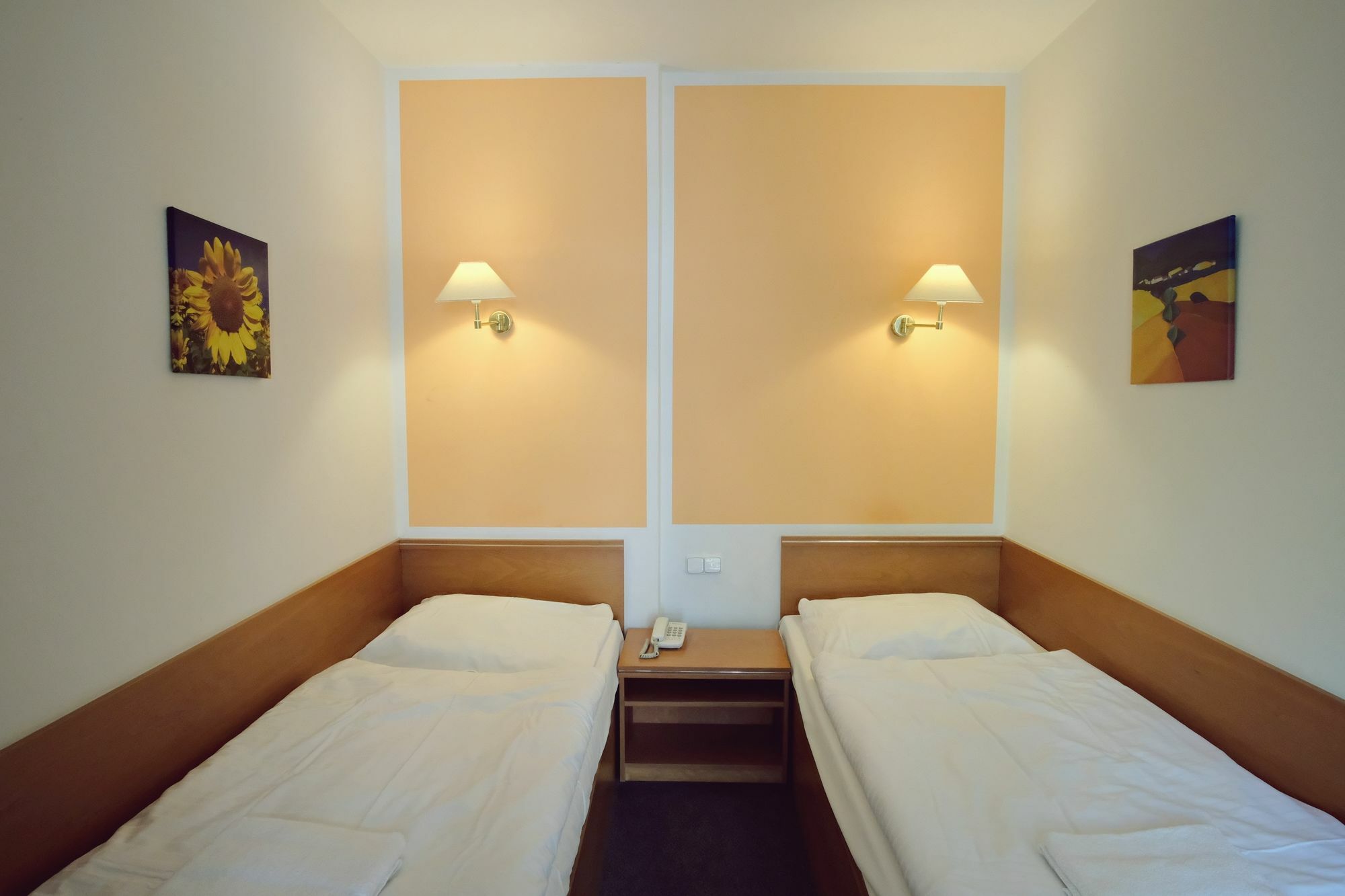 Sir Toby's Midtown Hostel