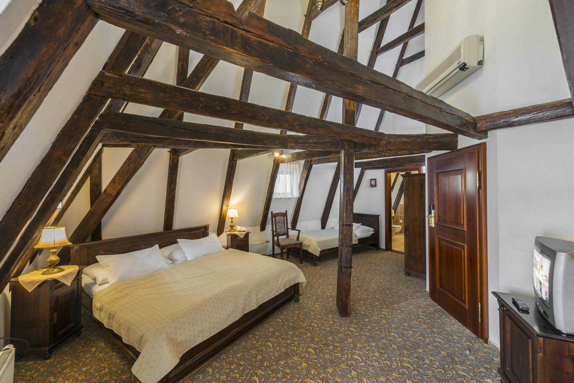 Hotel Cerny Slon 4*