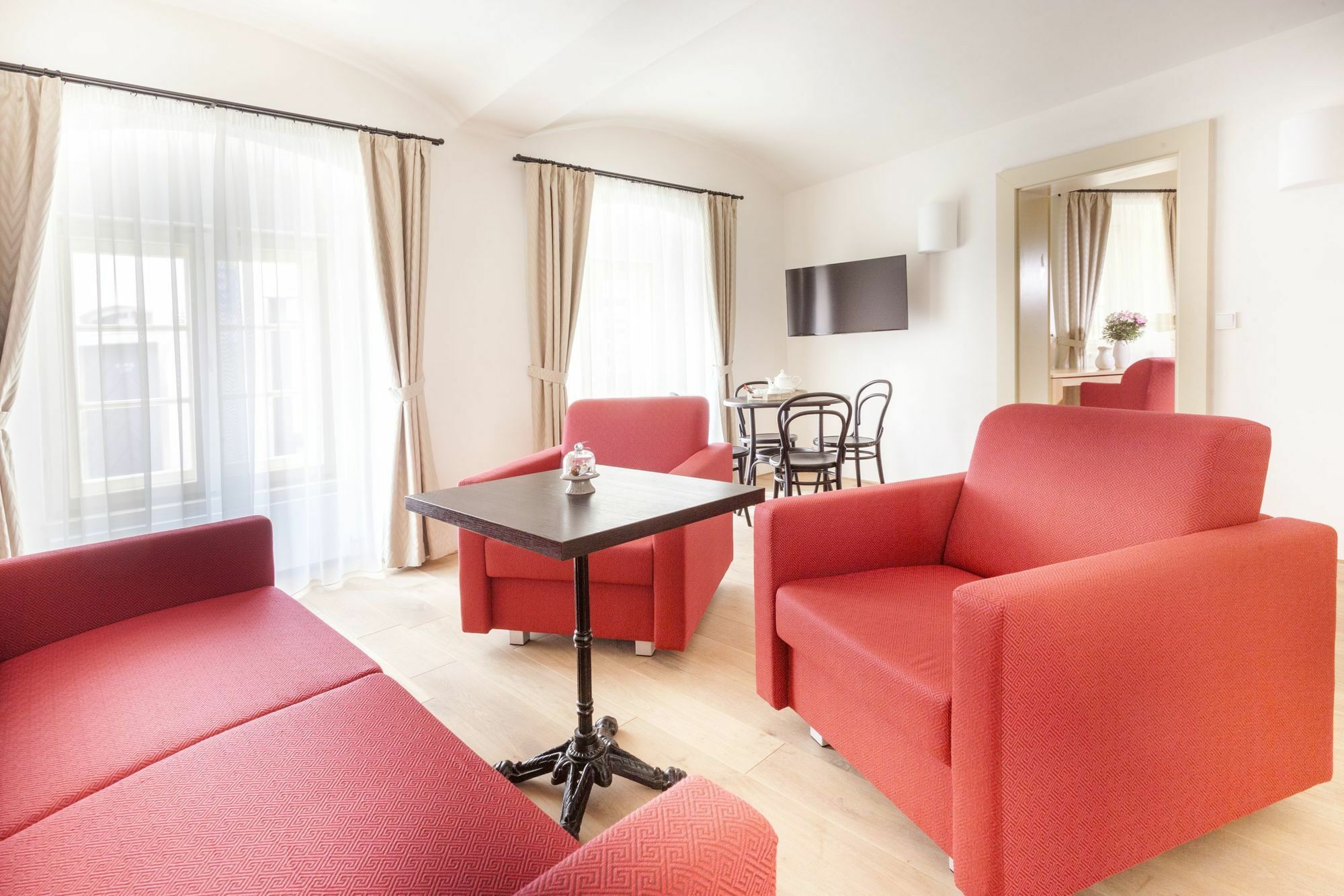 At The White Lily 4*