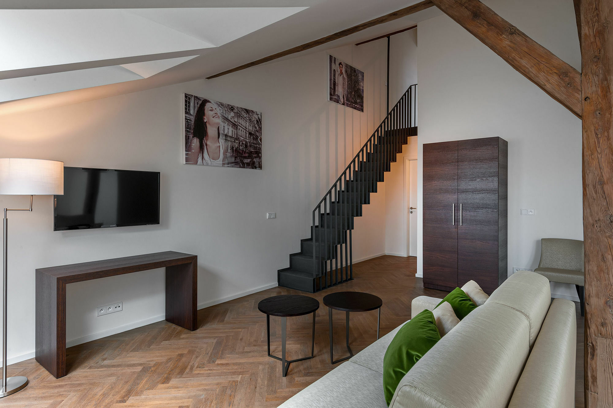 Limehome Halkova 4*