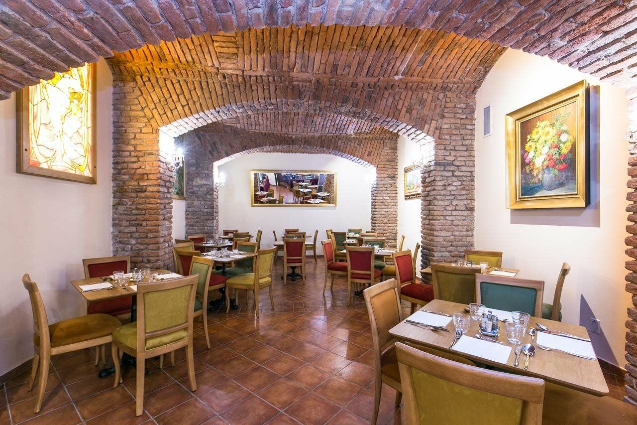 Otel Caruso Old Town 4*