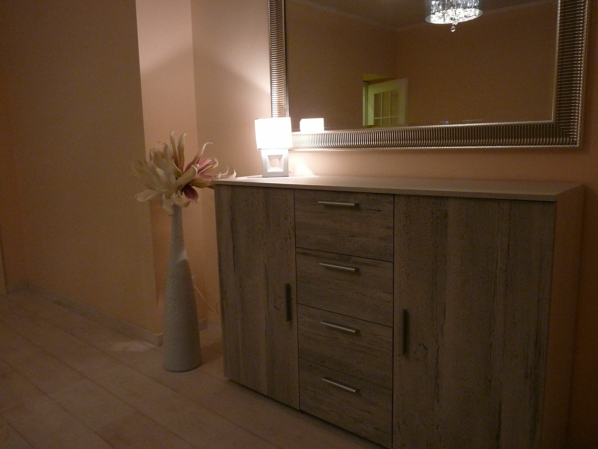 Homeroomsprague Apartment