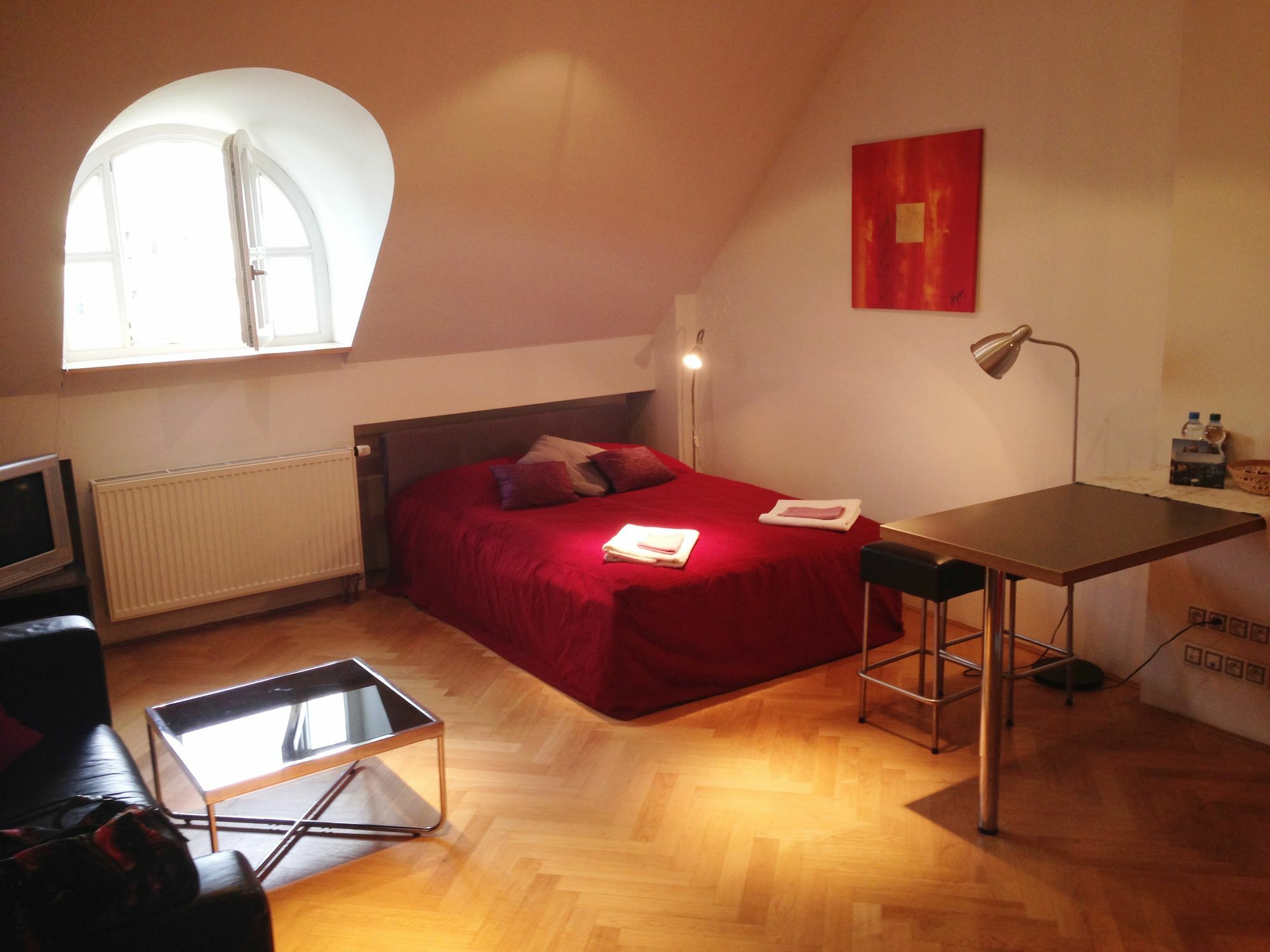 Letna Apartment *