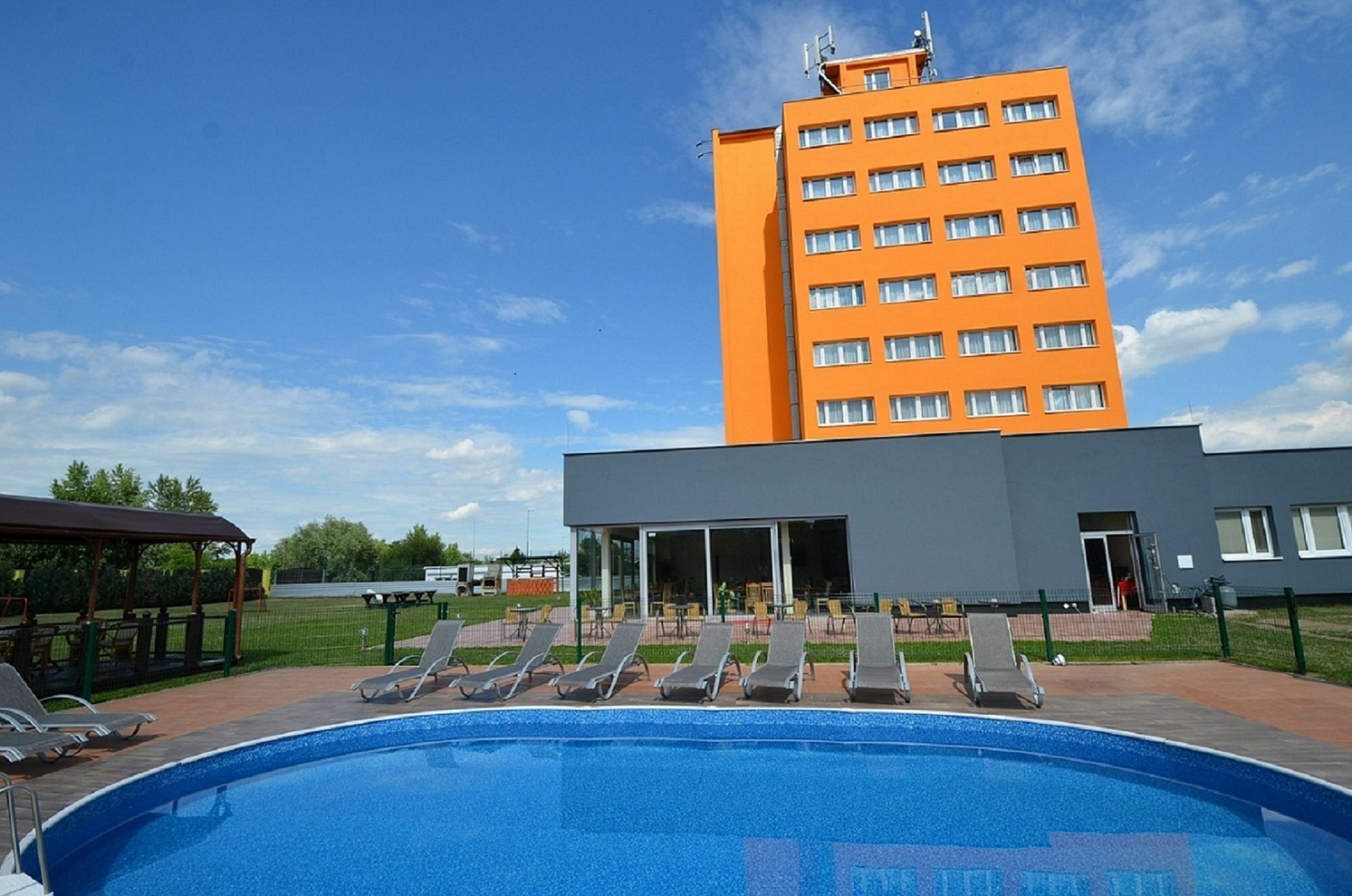 Aura Design & Garden Pool Hotel Prague