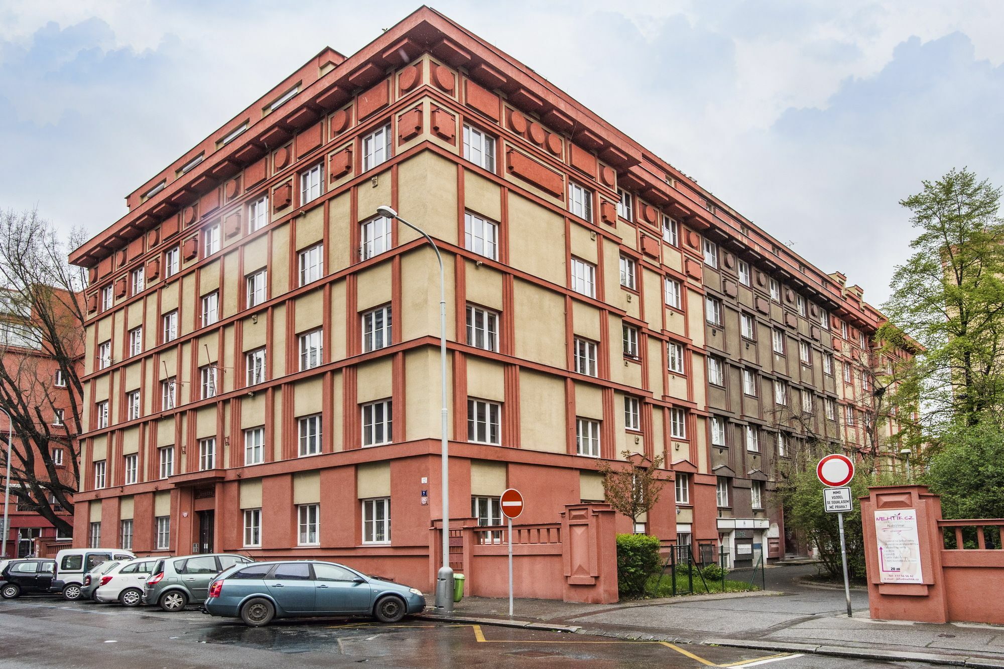 Good Block Apartment *