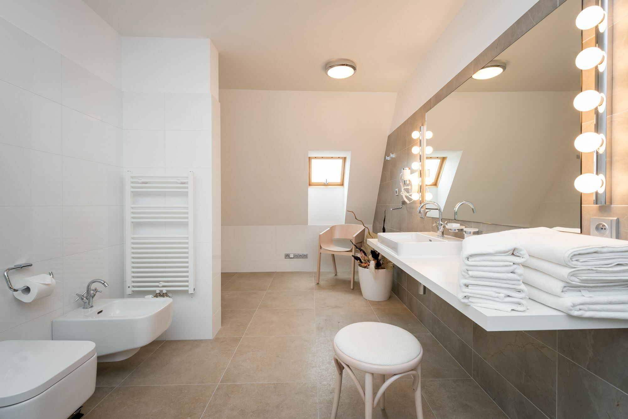 Empirent Avenue Apartment Prague