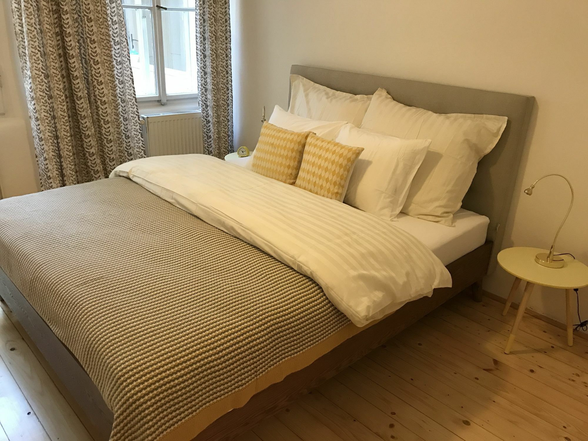 Royal View Apartment *
