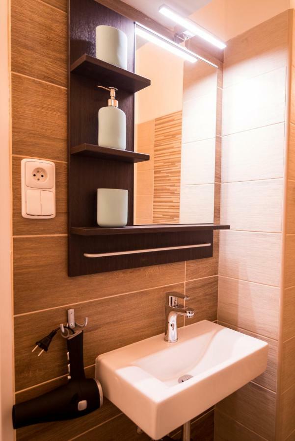 To At Close To Castle With Terrace And Garden Apartment *
