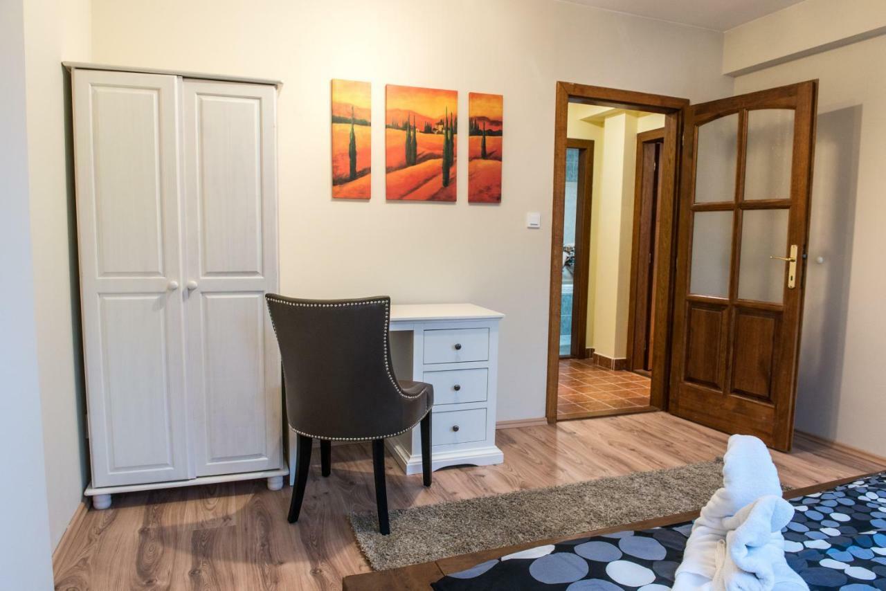 Spacious And Quiet Attic Flat In Centre Apartment *