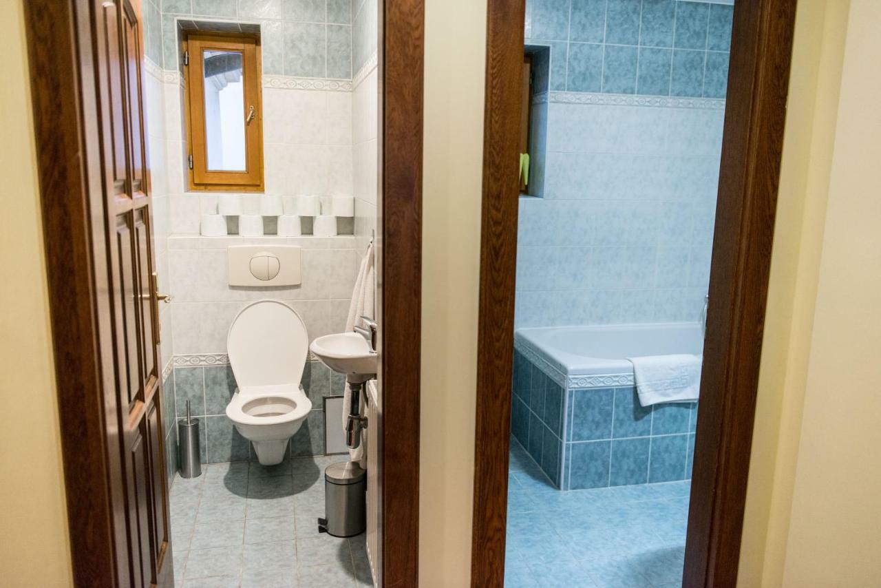 Spacious And Quiet Attic Flat In Centre Apartment *