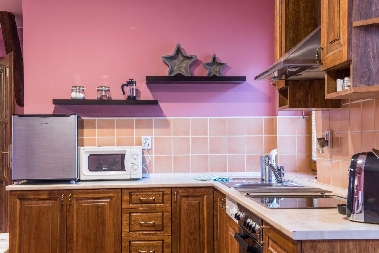 Spacious And Quiet Attic Flat In Centre Prague