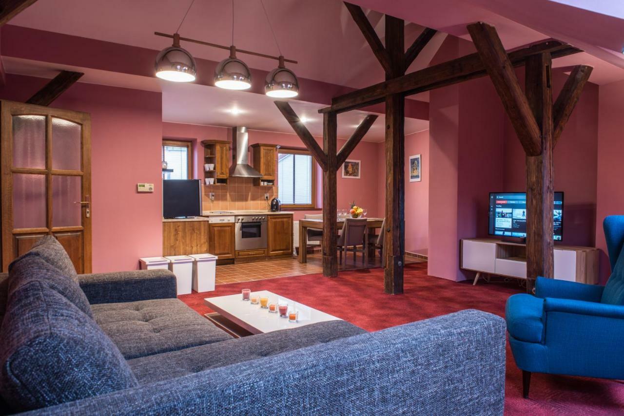 Spacious And Quiet Attic Flat In Centre Apartment