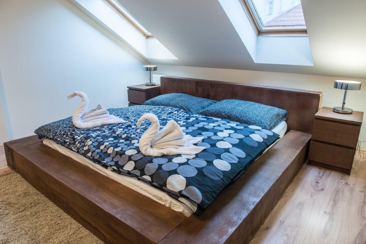 Apartment Spacious And Quiet Attic Flat In Centre Prag