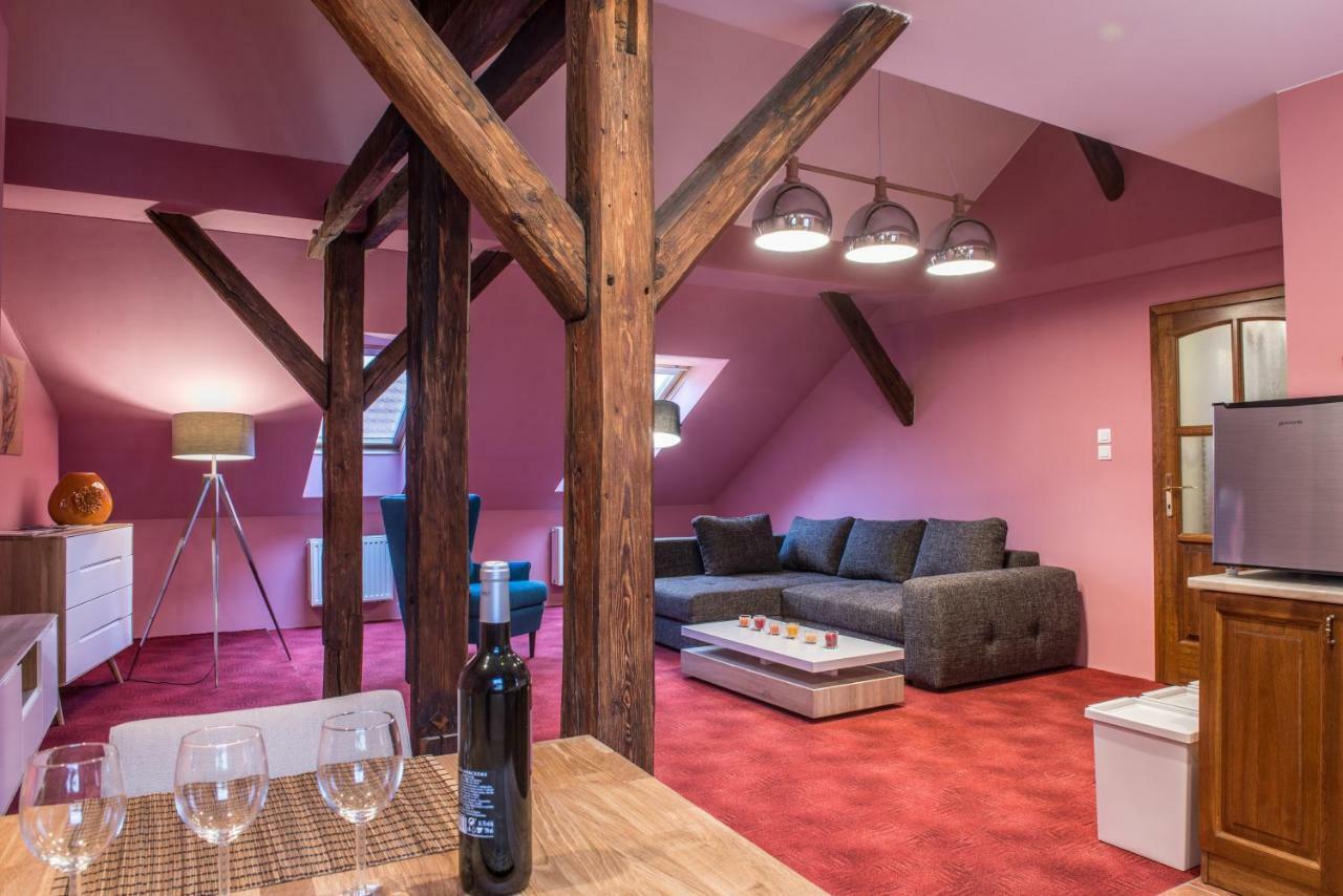 Apartment Spacious And Quiet Attic Flat In Centre
